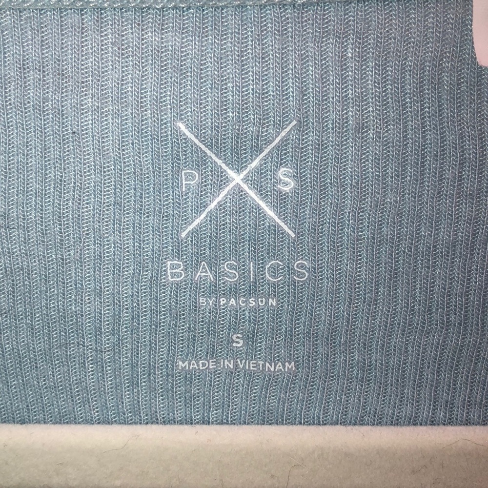 PacSun basic ruffle top - Picture 2 of 3